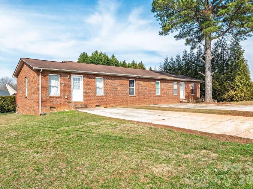 3761 Herman Sipe Road, Conover, NC 28613.  MLS# CAR4354457, YatesRealty ID 4076. 