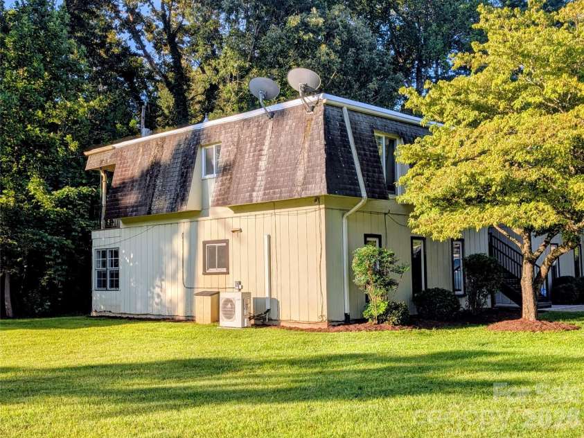 75 Jolly Lane, Hendersonville, NC 28739.  MLS# CAR4409830, YatesRealty ID 40761. 