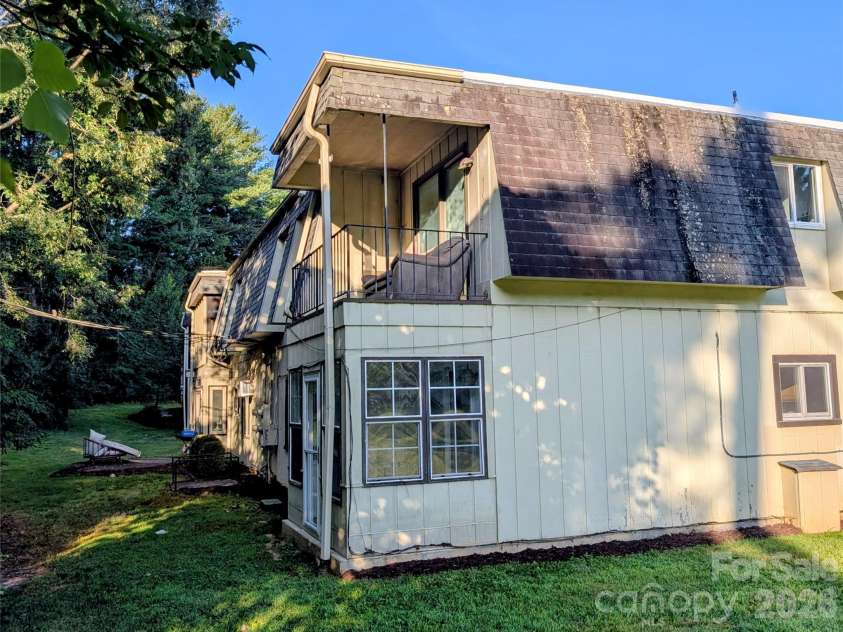 75 Jolly Lane, Hendersonville, NC 28739.  MLS# CAR4409830, YatesRealty ID 40761. 