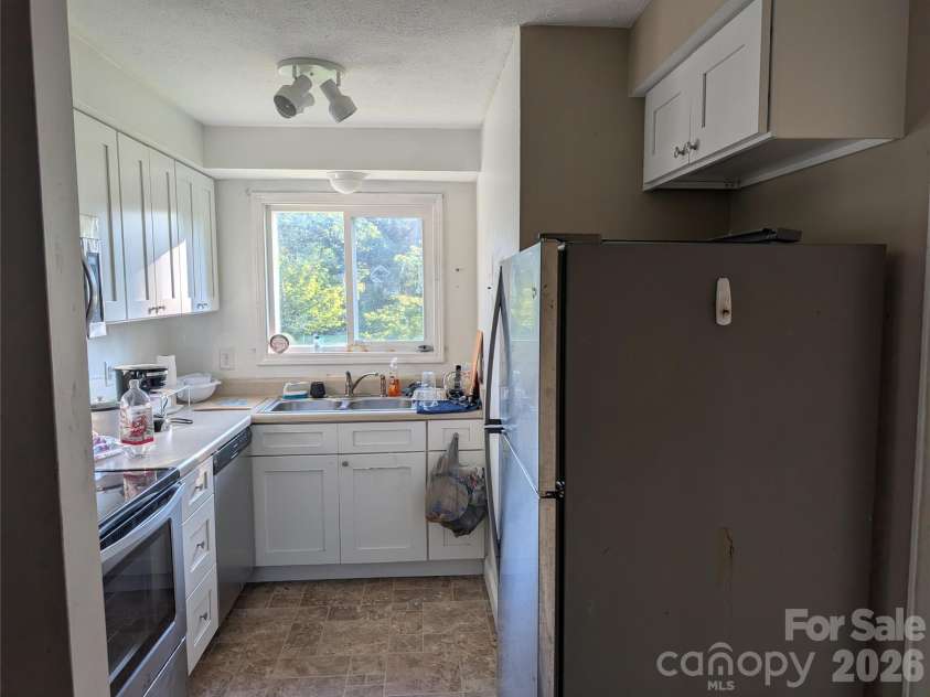 75 Jolly Lane, Hendersonville, NC 28739.  MLS# CAR4409830, YatesRealty ID 40761. 