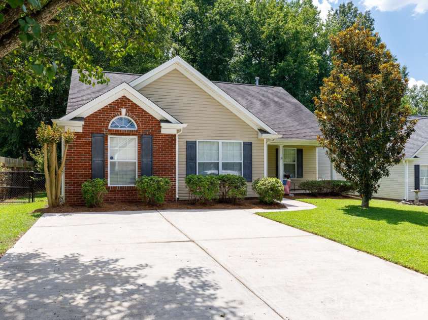 138 Pheasant Ridge Circle, York, SC 29745.  MLS# CAR4410268, YatesRealty ID 40763. 