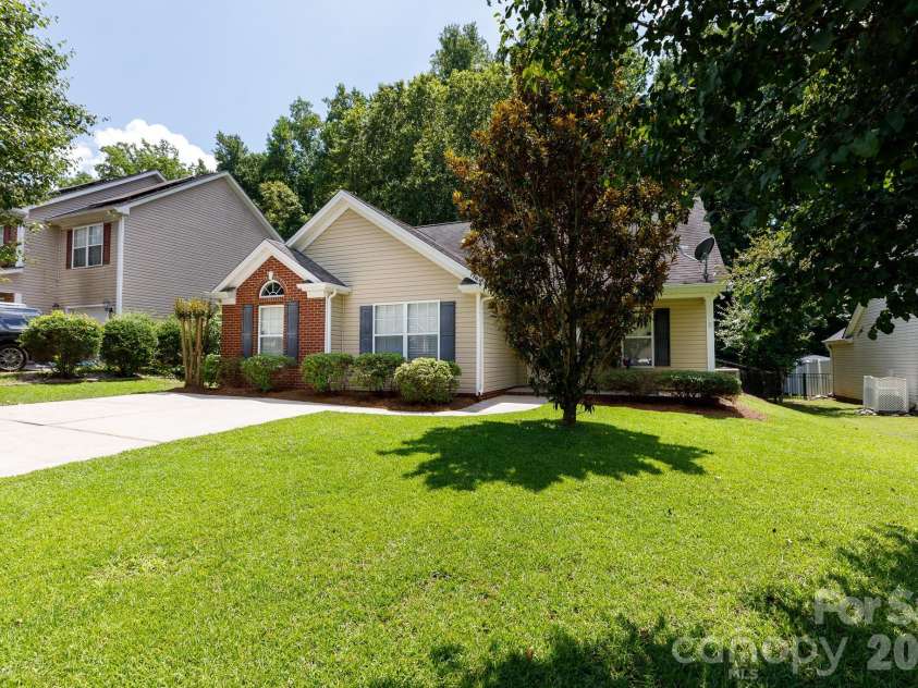 138 Pheasant Ridge Circle, York, SC 29745.  MLS# CAR4410268, YatesRealty ID 40763. 