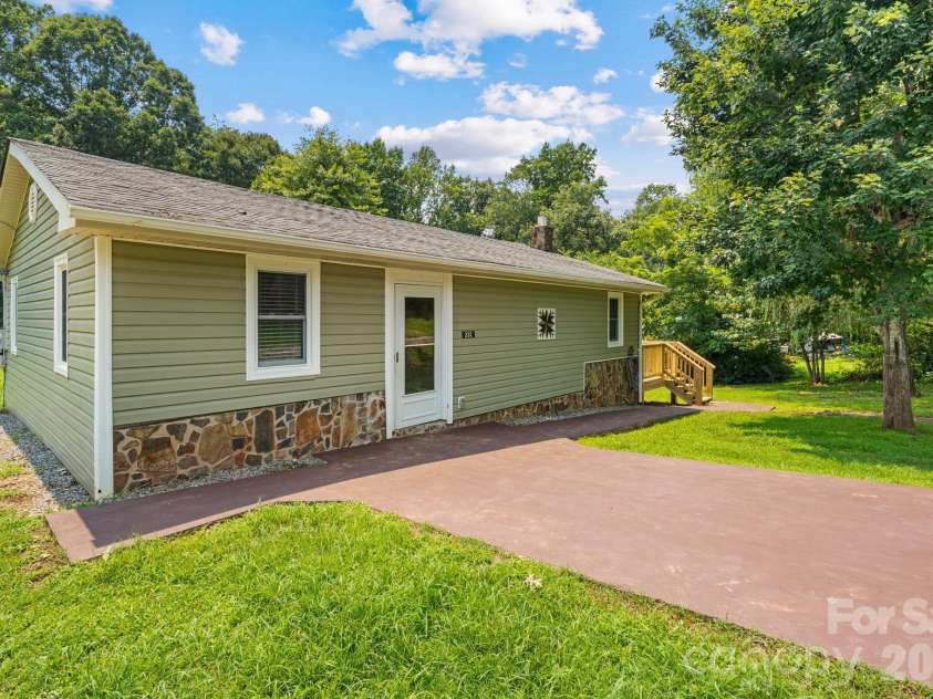232 New Hope Way, Marion, NC 28752.  MLS# CAR4409290, YatesRealty ID 40767. 