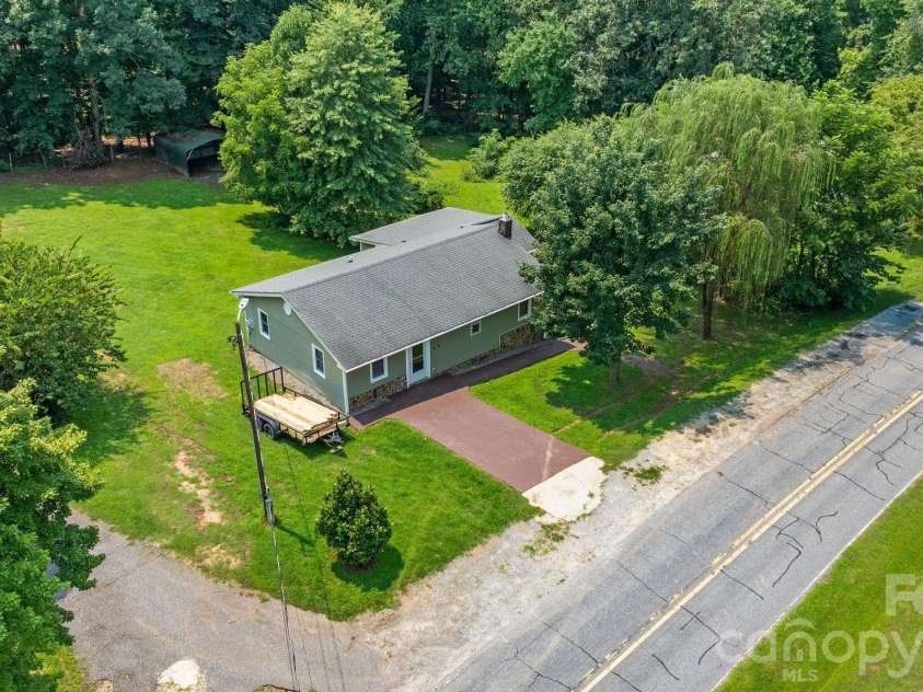 232 New Hope Way, Marion, NC 28752.  MLS# CAR4409290, YatesRealty ID 40767. 