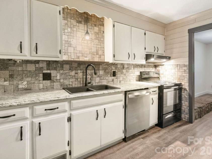 232 New Hope Way, Marion, NC 28752.  MLS# CAR4409290, YatesRealty ID 40767. 