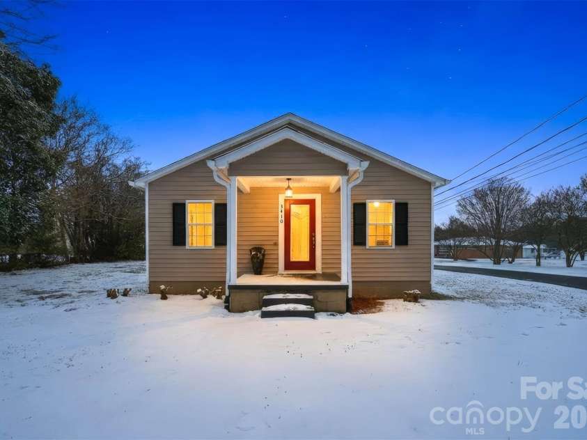 3410 25th Avenue, Hickory, NC 28601.  MLS# CAR4344048, YatesRealty ID 4077. 