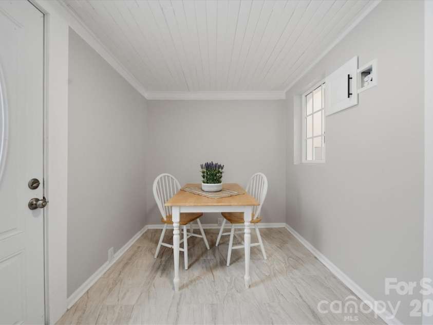 3410 25th Avenue, Hickory, NC 28601.  MLS# CAR4344048, YatesRealty ID 4077. 