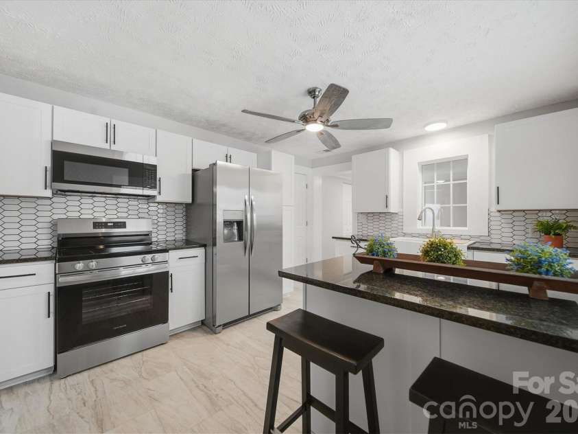 3410 25th Avenue, Hickory, NC 28601.  MLS# CAR4344048, YatesRealty ID 4077. 