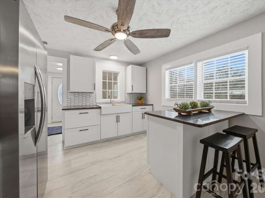 3410 25th Avenue, Hickory, NC 28601.  MLS# CAR4344048, YatesRealty ID 4077. 