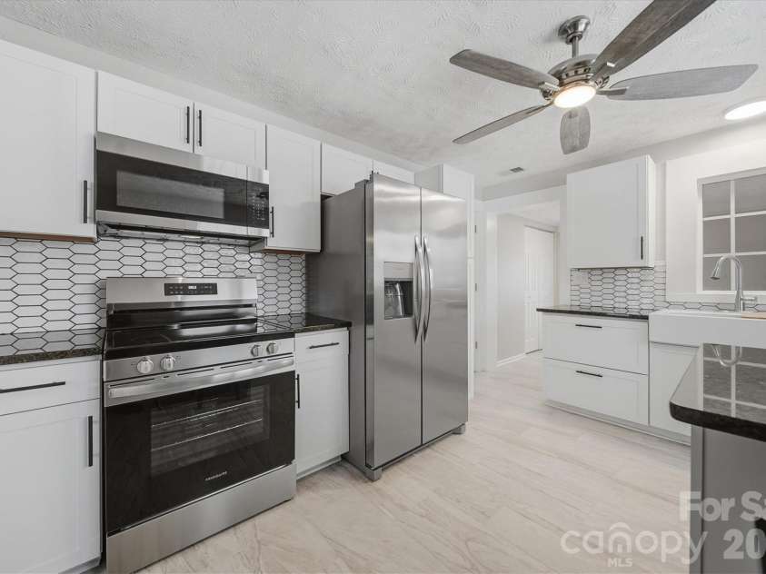 3410 25th Avenue, Hickory, NC 28601.  MLS# CAR4344048, YatesRealty ID 4077. 