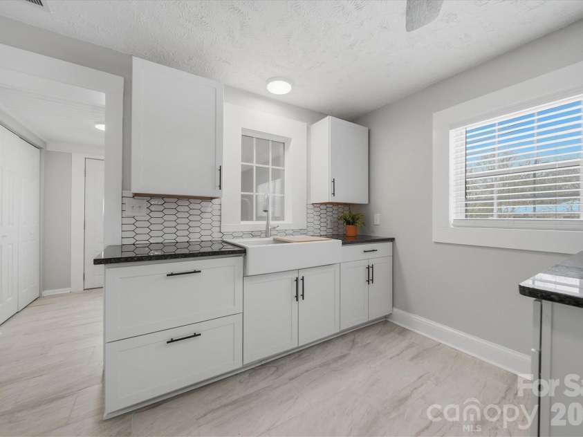 3410 25th Avenue, Hickory, NC 28601.  MLS# CAR4344048, YatesRealty ID 4077. 