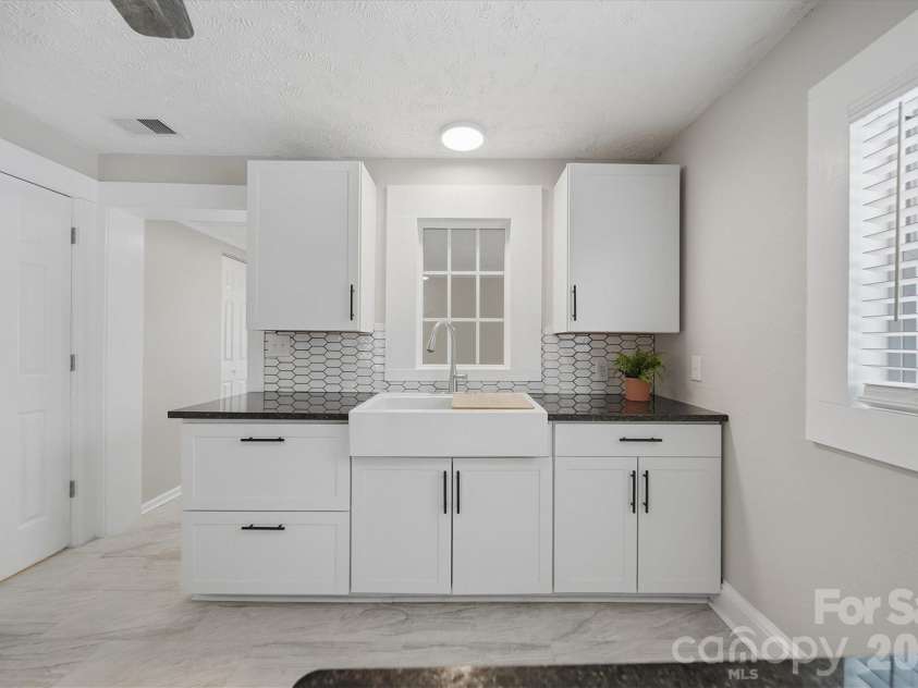 3410 25th Avenue, Hickory, NC 28601.  MLS# CAR4344048, YatesRealty ID 4077. 