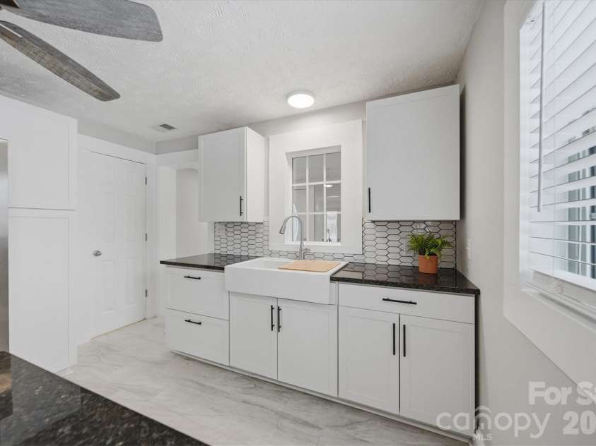 3410 25th Avenue, Hickory, NC 28601.  MLS# CAR4344048, YatesRealty ID 4077. 