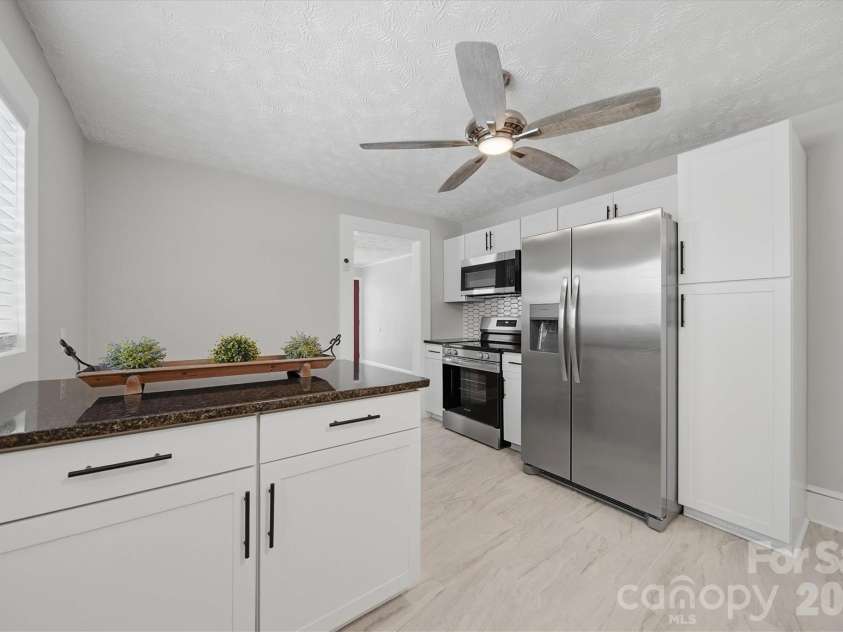 3410 25th Avenue, Hickory, NC 28601.  MLS# CAR4344048, YatesRealty ID 4077. 