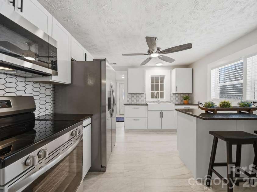 3410 25th Avenue, Hickory, NC 28601.  MLS# CAR4344048, YatesRealty ID 4077. 