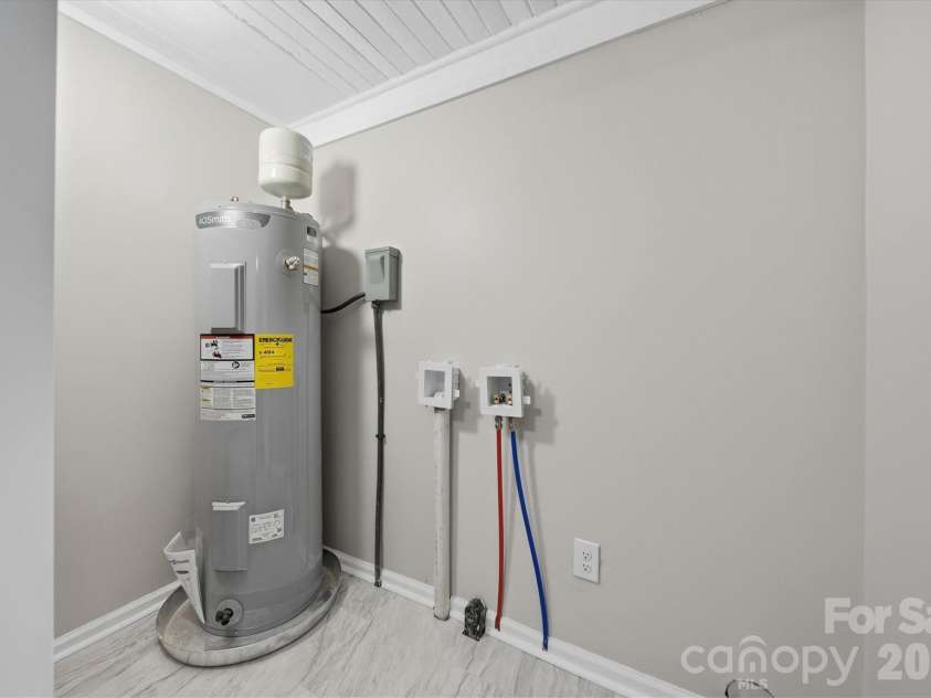 3410 25th Avenue, Hickory, NC 28601.  MLS# CAR4344048, YatesRealty ID 4077. 