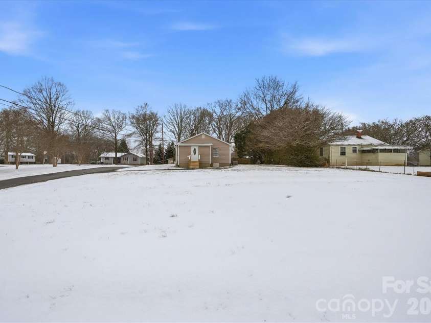 3410 25th Avenue, Hickory, NC 28601.  MLS# CAR4344048, YatesRealty ID 4077. 