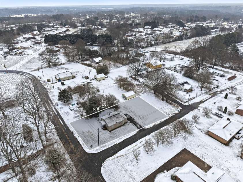 3410 25th Avenue, Hickory, NC 28601.  MLS# CAR4344048, YatesRealty ID 4077. 