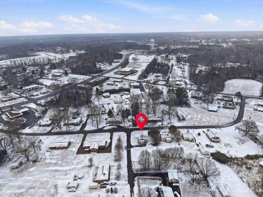 3410 25th Avenue, Hickory, NC 28601.  MLS# CAR4344048, YatesRealty ID 4077. 