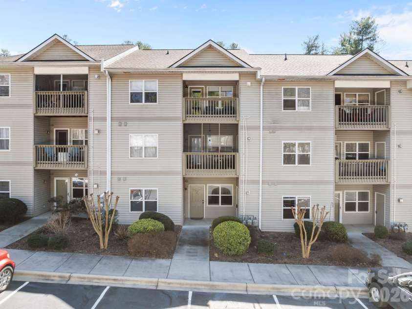 704 Carlyle Way, Asheville, NC 28803.  MLS# CAR4353241, YatesRealty ID 4077. 
