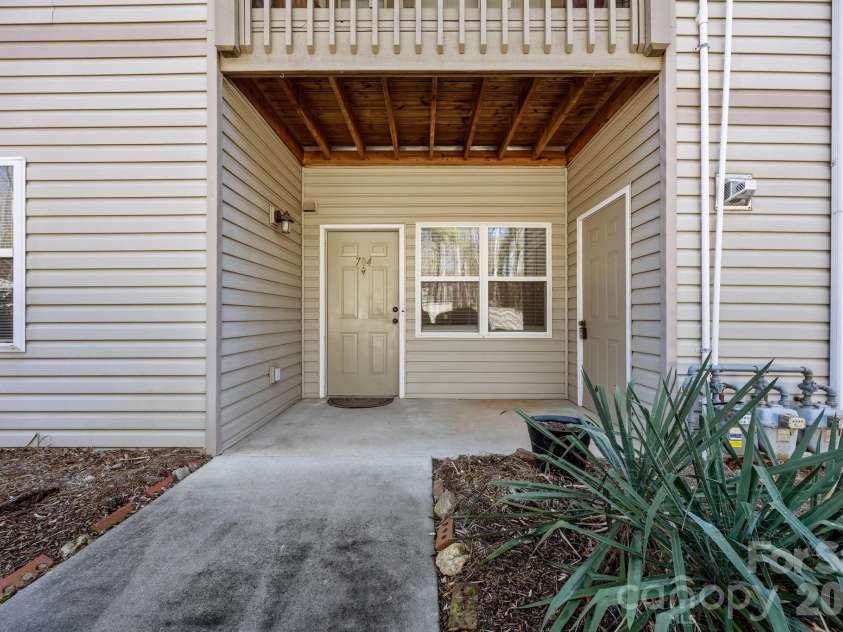 704 Carlyle Way, Asheville, NC 28803.  MLS# CAR4353241, YatesRealty ID 4077. 
