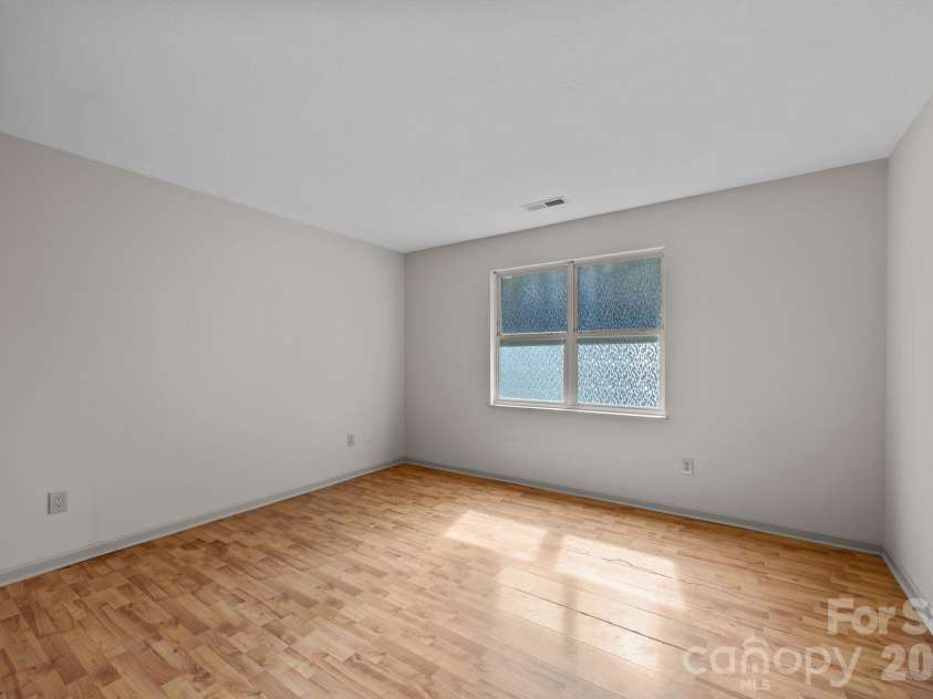 704 Carlyle Way, Asheville, NC 28803.  MLS# CAR4353241, YatesRealty ID 4077. 