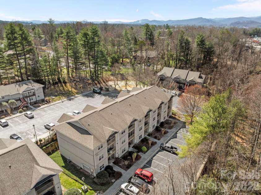 704 Carlyle Way, Asheville, NC 28803.  MLS# CAR4353241, YatesRealty ID 4077. 