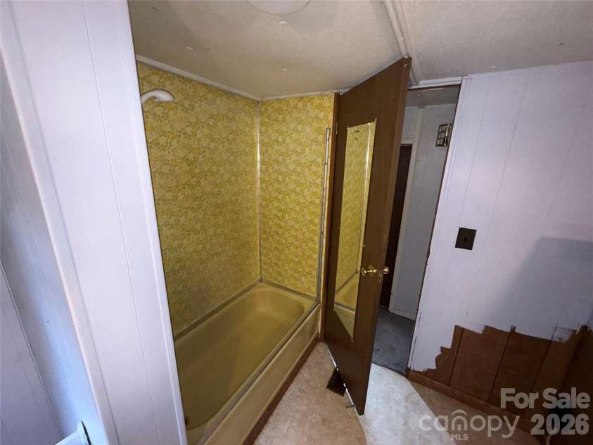 3154 Lake Wylie Drive, Rock Hill, SC 29732.  MLS# CAR4410311, YatesRealty ID 40772. 