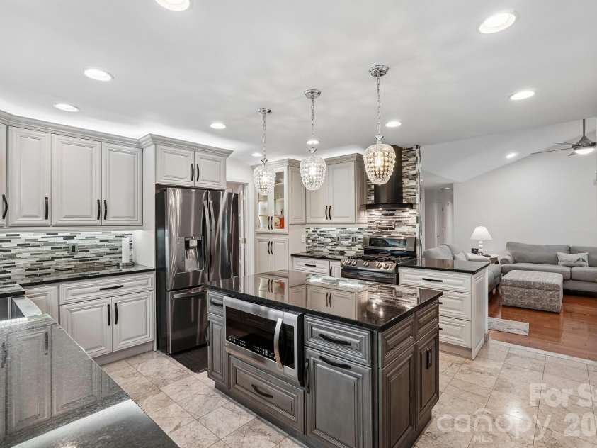 8463 Plantation Way, Harrisburg, NC 28075.  MLS# CAR4409773, YatesRealty ID 40777. Kitchen