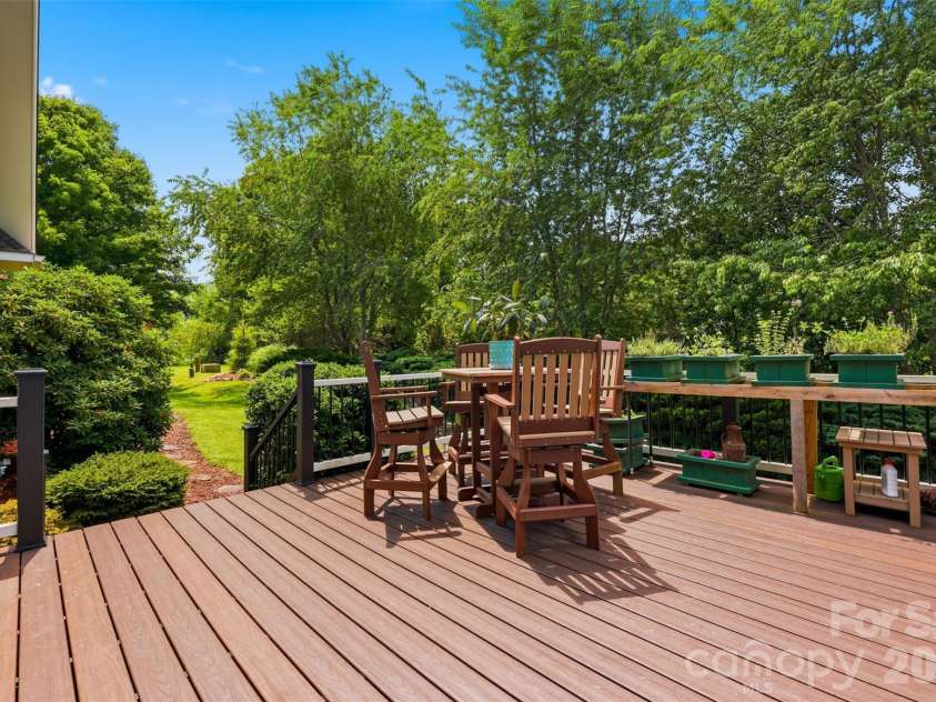 292 Charter Ridge, Jefferson, NC 28640.  MLS# CAR4410059, YatesRealty ID 40779. 