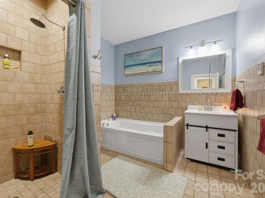 292 Charter Ridge, Jefferson, NC 28640.  MLS# CAR4410059, YatesRealty ID 40779. Full bathroom on main level