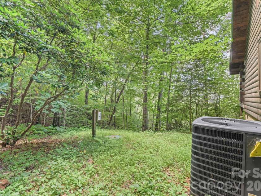 226 Signal Ridge, Sylva, NC 28779.  MLS# CAR4410234, YatesRealty ID 40786. 