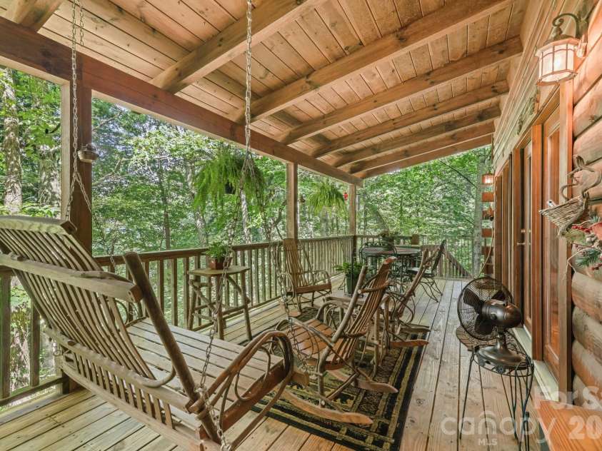 226 Signal Ridge, Sylva, NC 28779.  MLS# CAR4410234, YatesRealty ID 40786. 