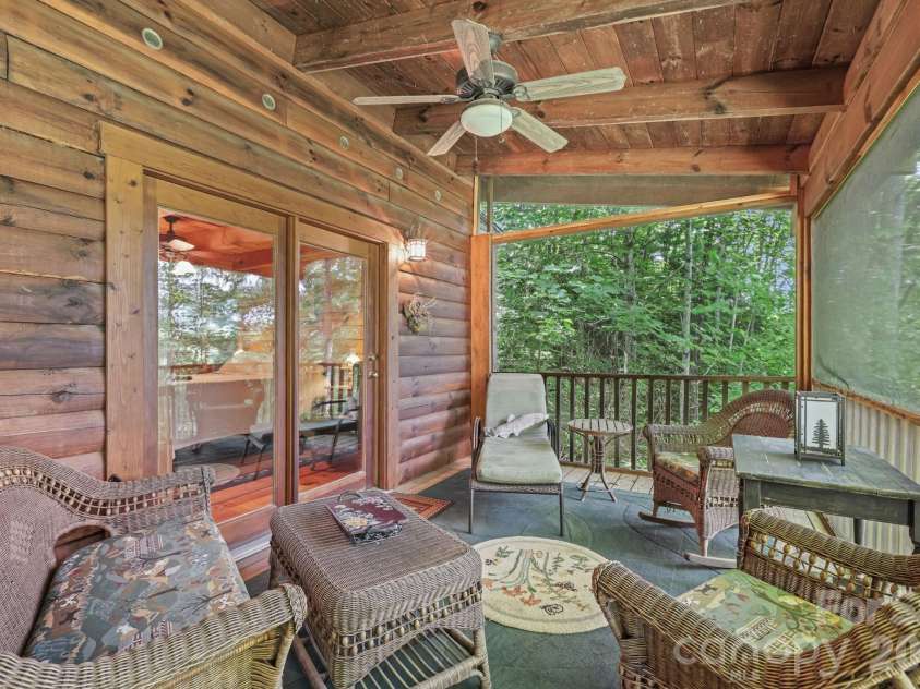226 Signal Ridge, Sylva, NC 28779.  MLS# CAR4410234, YatesRealty ID 40786. 