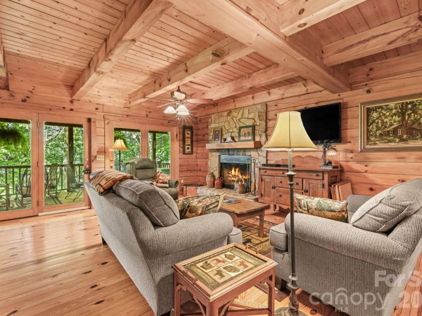 226 Signal Ridge, Sylva, NC 28779.  MLS# CAR4410234, YatesRealty ID 40786. 