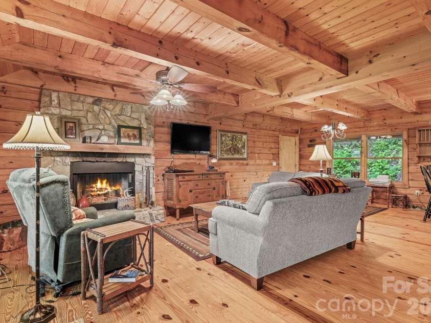 226 Signal Ridge, Sylva, NC 28779.  MLS# CAR4410234, YatesRealty ID 40786. 