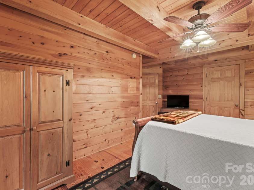 226 Signal Ridge, Sylva, NC 28779.  MLS# CAR4410234, YatesRealty ID 40786. 