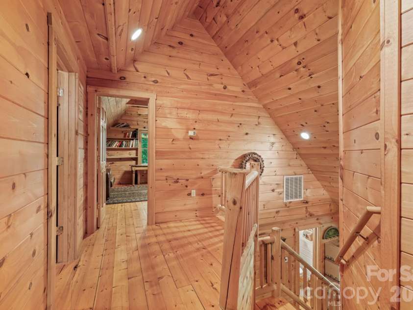 226 Signal Ridge, Sylva, NC 28779.  MLS# CAR4410234, YatesRealty ID 40786. 