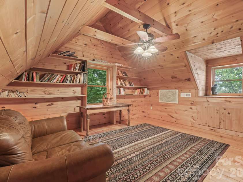 226 Signal Ridge, Sylva, NC 28779.  MLS# CAR4410234, YatesRealty ID 40786. 