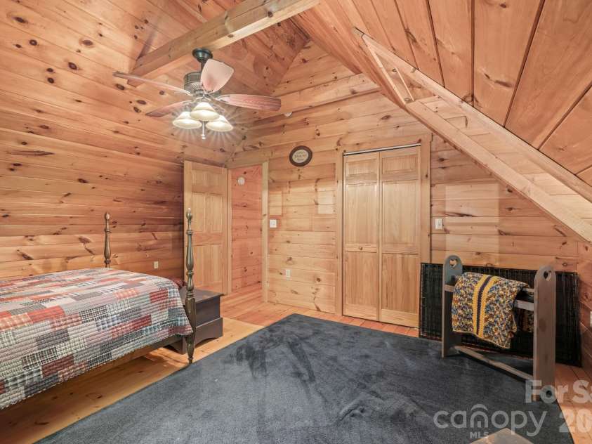 226 Signal Ridge, Sylva, NC 28779.  MLS# CAR4410234, YatesRealty ID 40786. 