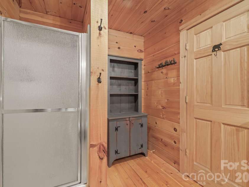 226 Signal Ridge, Sylva, NC 28779.  MLS# CAR4410234, YatesRealty ID 40786. 
