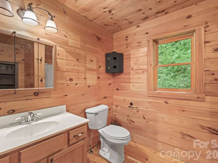 226 Signal Ridge, Sylva, NC 28779.  MLS# CAR4410234, YatesRealty ID 40786. Bathroom on 2nd floor