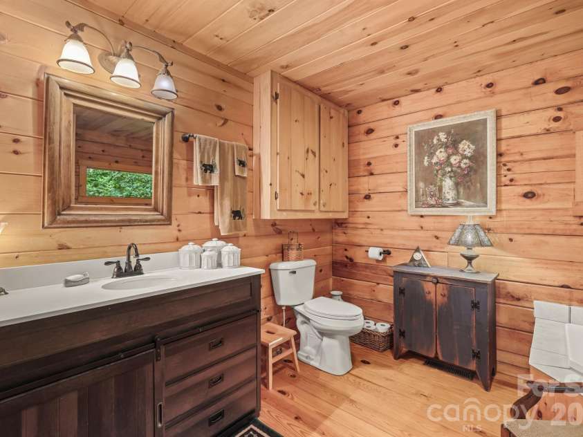 226 Signal Ridge, Sylva, NC 28779.  MLS# CAR4410234, YatesRealty ID 40786. Ensuite bathroom