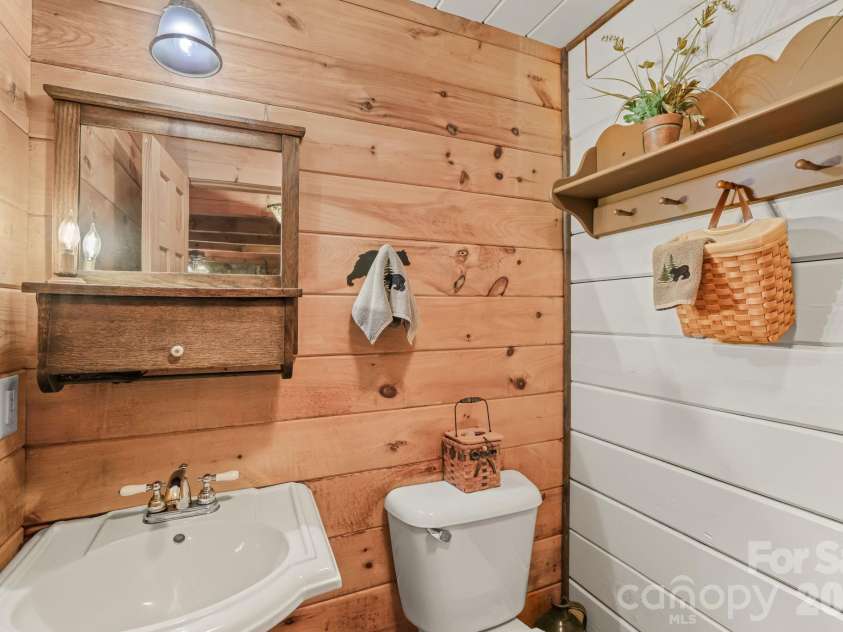 226 Signal Ridge, Sylva, NC 28779.  MLS# CAR4410234, YatesRealty ID 40786. Half bath by stairwell