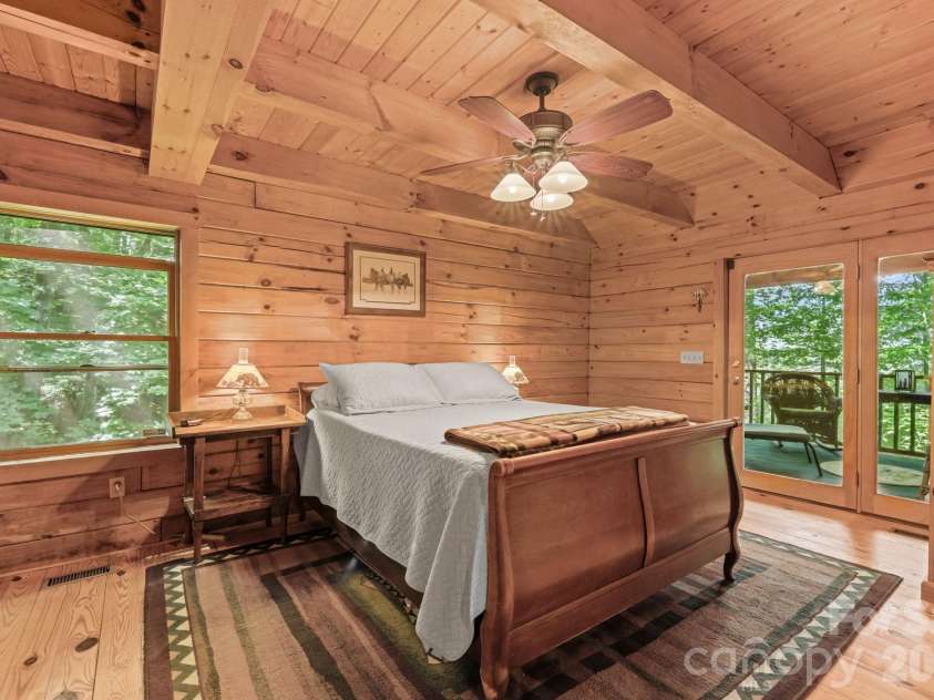 226 Signal Ridge, Sylva, NC 28779.  MLS# CAR4410234, YatesRealty ID 40786. Primary Bedroom