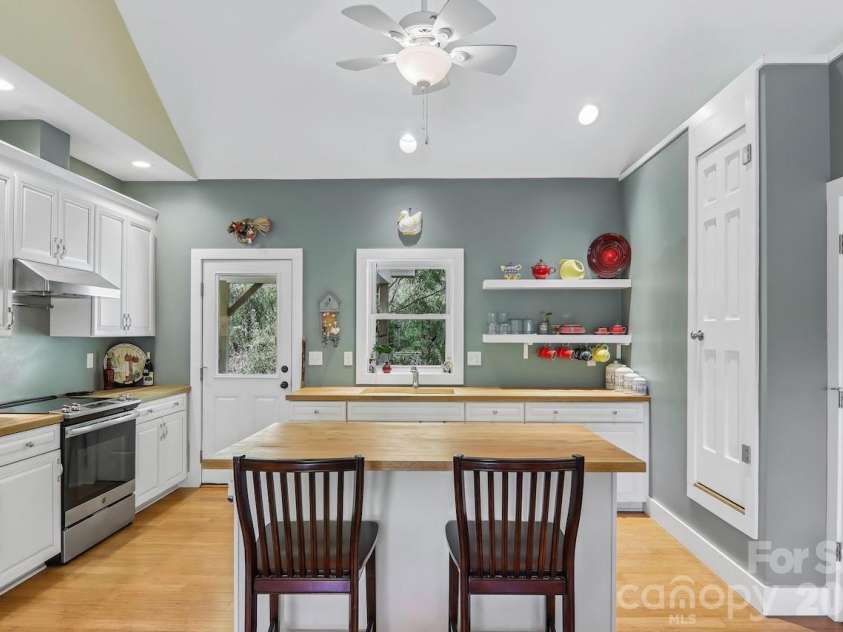 280 Kelses Valley Drive, Mars Hill, NC 28754.  MLS# CAR4382628, YatesRealty ID 40789. 