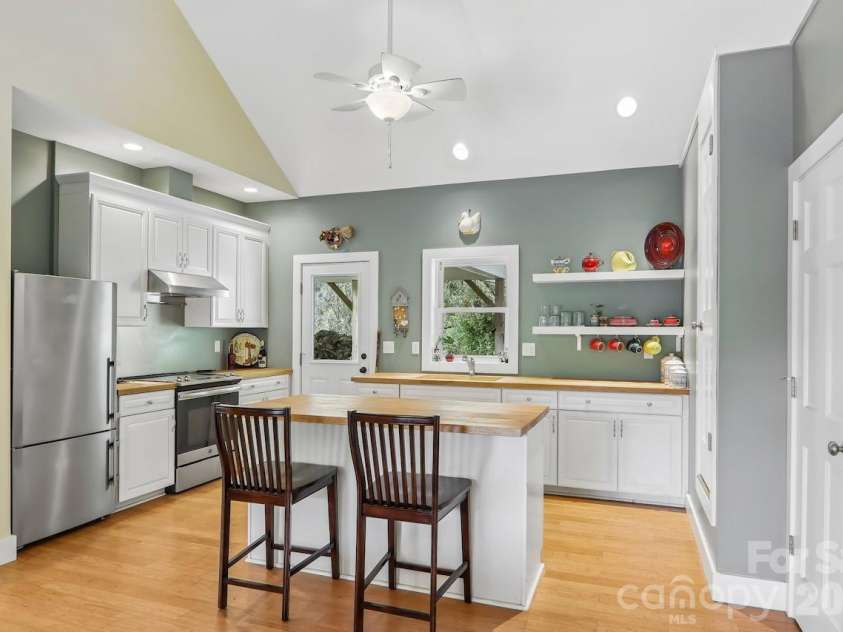 280 Kelses Valley Drive, Mars Hill, NC 28754.  MLS# CAR4382628, YatesRealty ID 40789. 