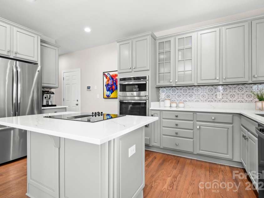 15124 Hugh Mcauley Road, Huntersville, NC 28078.  MLS# CAR4234988, YatesRealty ID 4079. Kitchen with stainless steel appliances