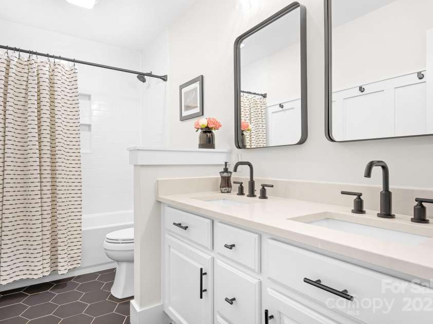 15124 Hugh Mcauley Road, Huntersville, NC 28078.  MLS# CAR4234988, YatesRealty ID 4079. Updated hall bath