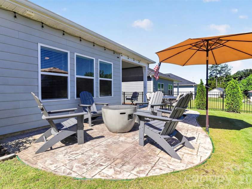 4514 Bright Road, Charlotte, NC 28214.  MLS# CAR4396374, YatesRealty ID 40790. Firepit area